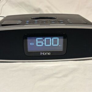 iHome Apple IP90 Docking Station W/ Remote, Power Adapter, Antenna